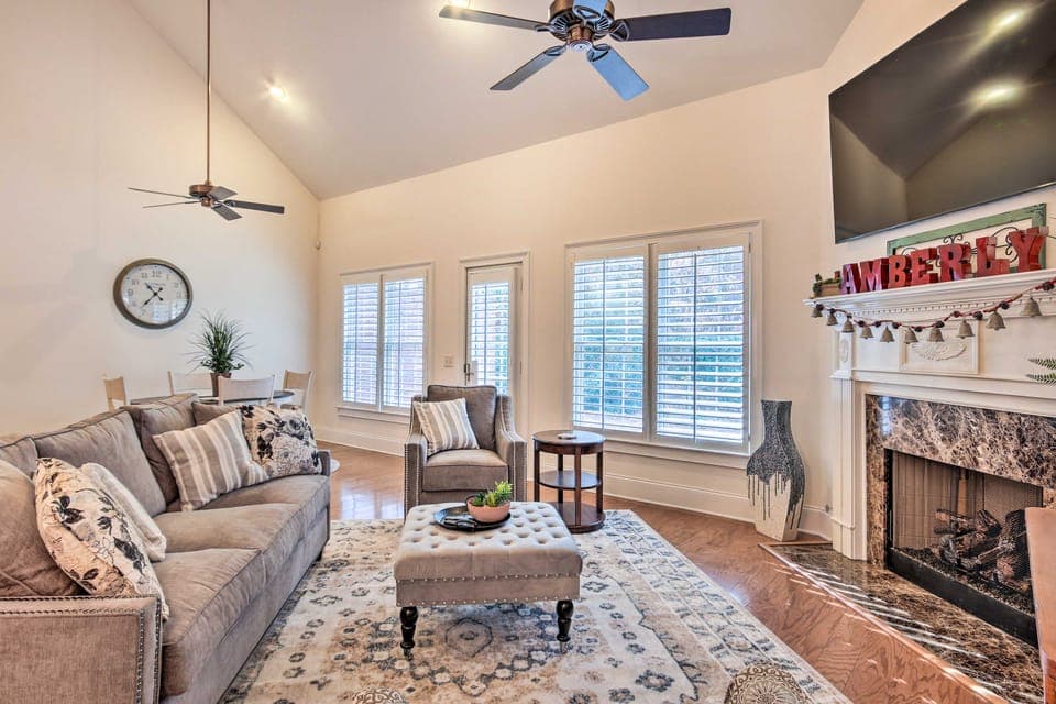 Upscale Home w/ Poker Room < 1 Mi to Golf! Apartment in Aiken