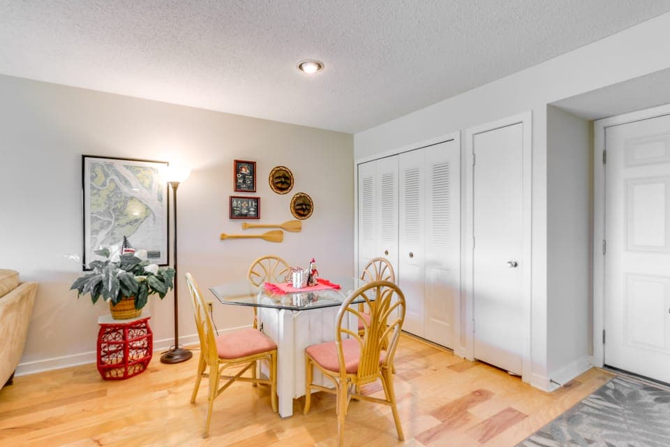Coastal Sea Pines Escape: Walk to Beach! Apartment in Hilton Head Island