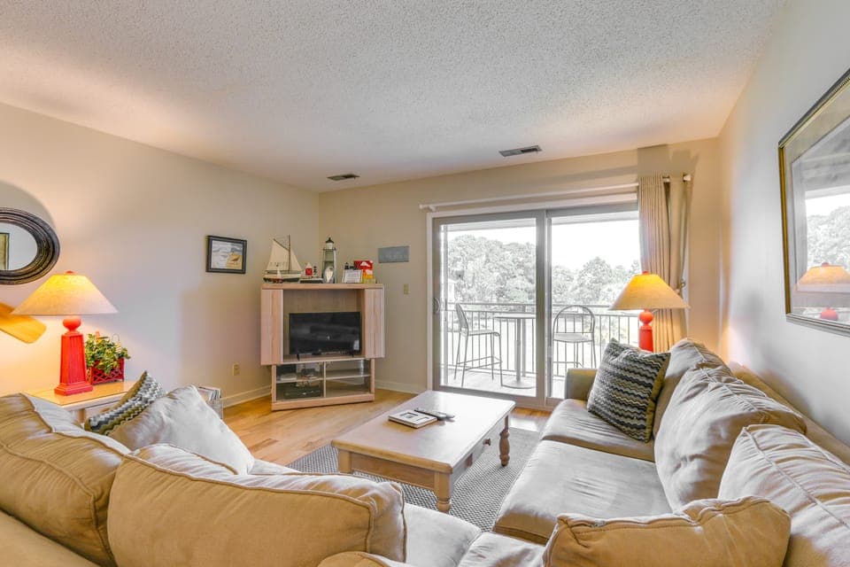 Coastal Sea Pines Escape: Walk to Beach! Apartment in Hilton Head Island