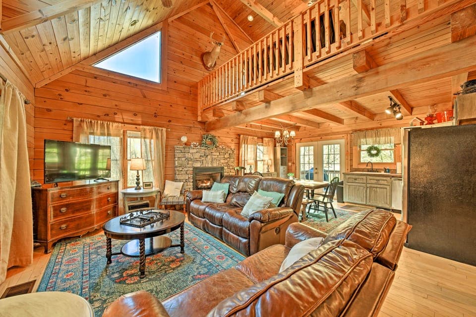 Creekside Bryson City Cabin w/ Private Hot Tub House in Swain County