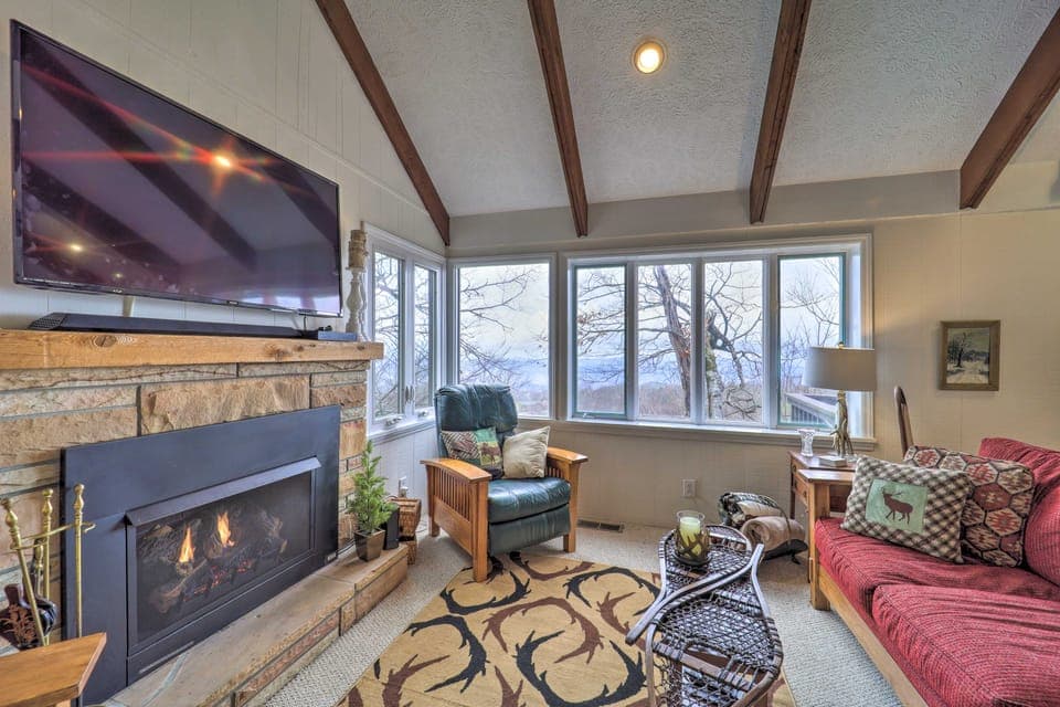 Hike, Fish & Ski: Beech Mtn Condo w/ Balcony Apartment in Beech Mountain