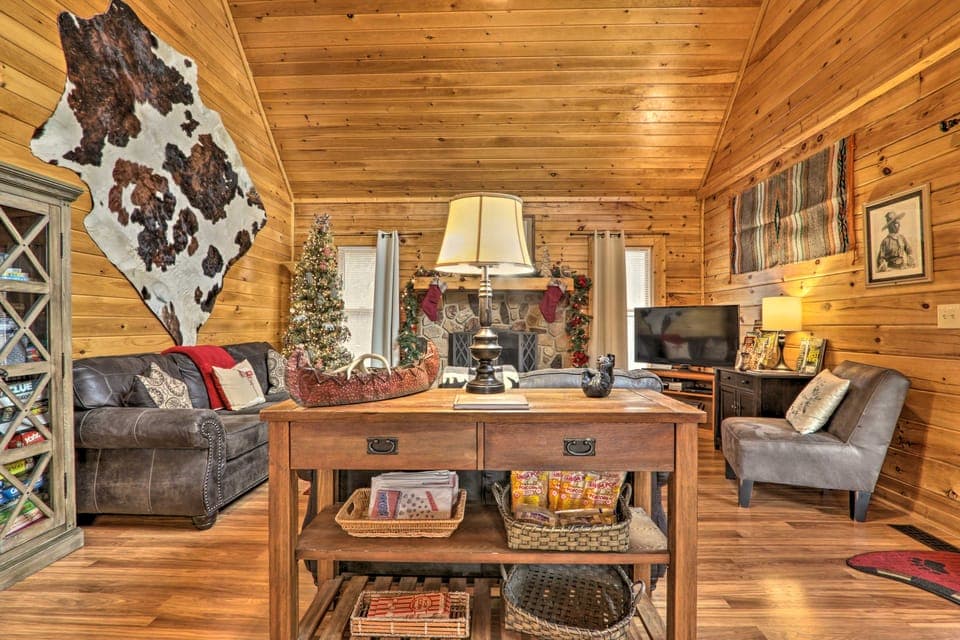 Smoky Mountains Cabin < 1 Mi to Douglas Lake House in Douglas Lake