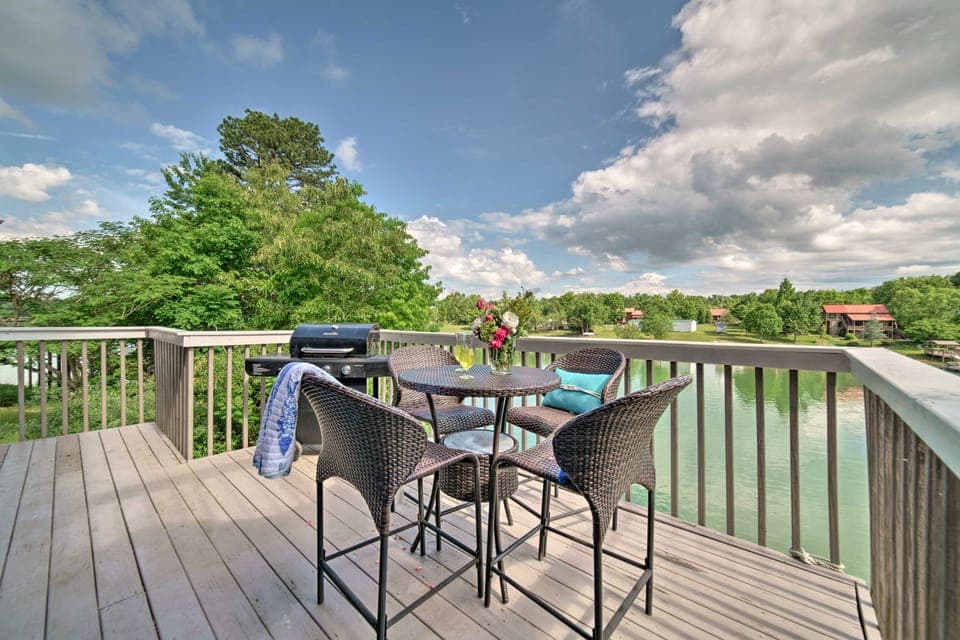 Family Getaway on Douglas Lake! Home w/ Deck, View House in Sevierville