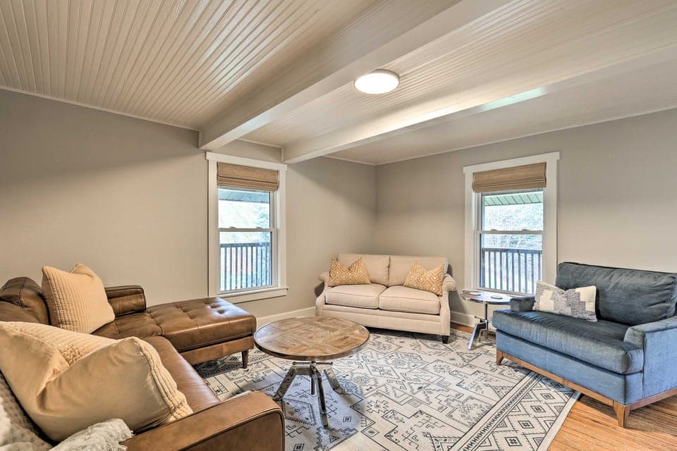Stylish Vilas Hideaway: Hike, Ski & Explore! House in Brushy Fork