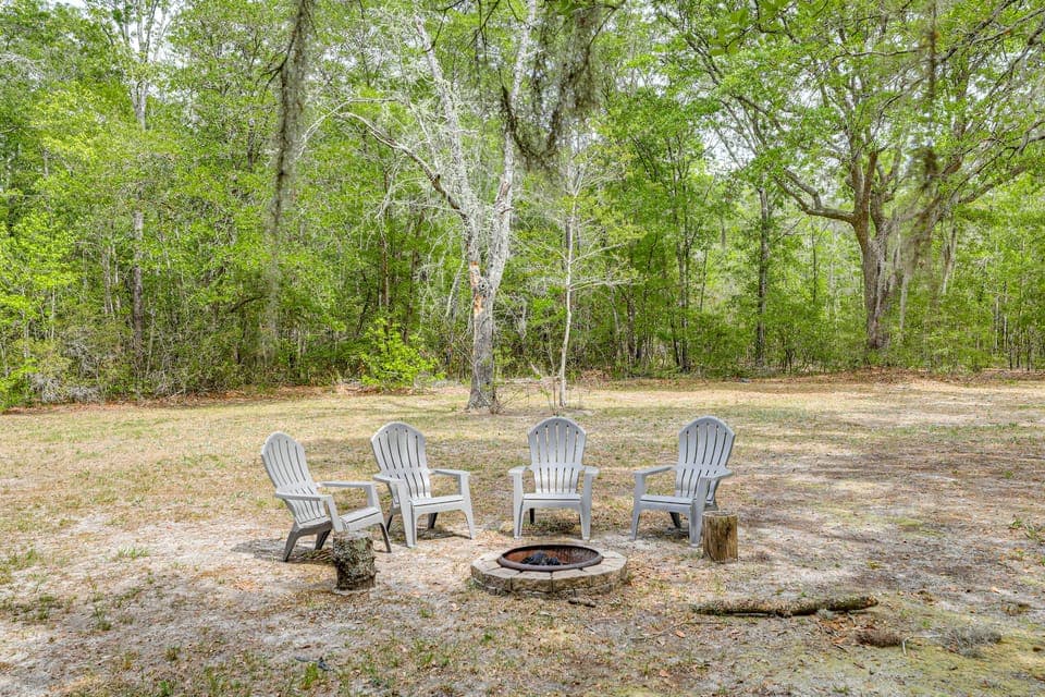 Charming Retreat on 20 Acres w/ Private Lake! House in Walterboro