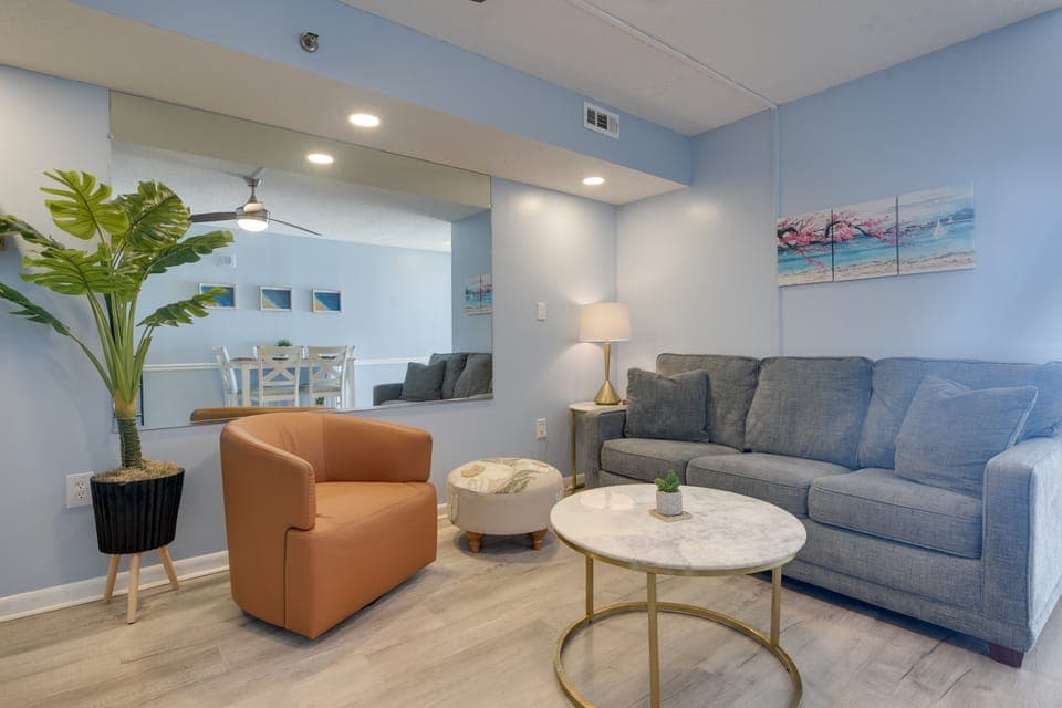 Coastal Condo w/ Balcony in North Myrtle Beach! Apartment in Crescent Beach