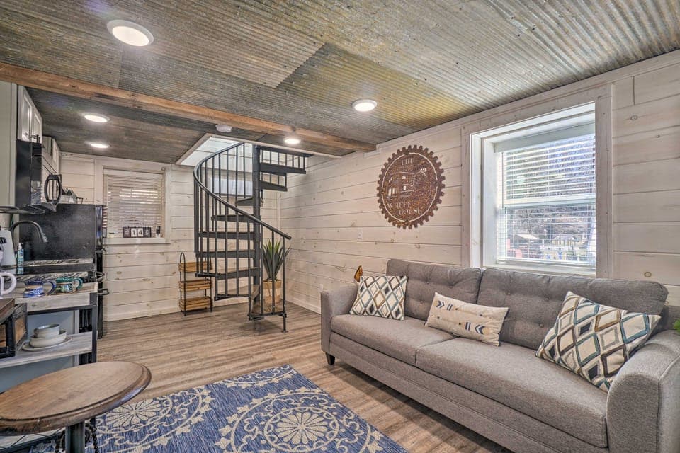 Peaceful Cookeville Cabin on 52 Acres! House in Tennessee