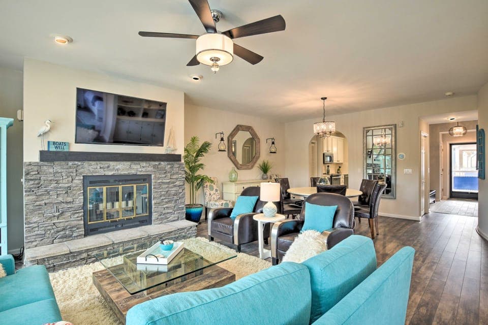 Lake Keowee Resort Condo: Waterfront Balcony Apartment in Lake Keowee