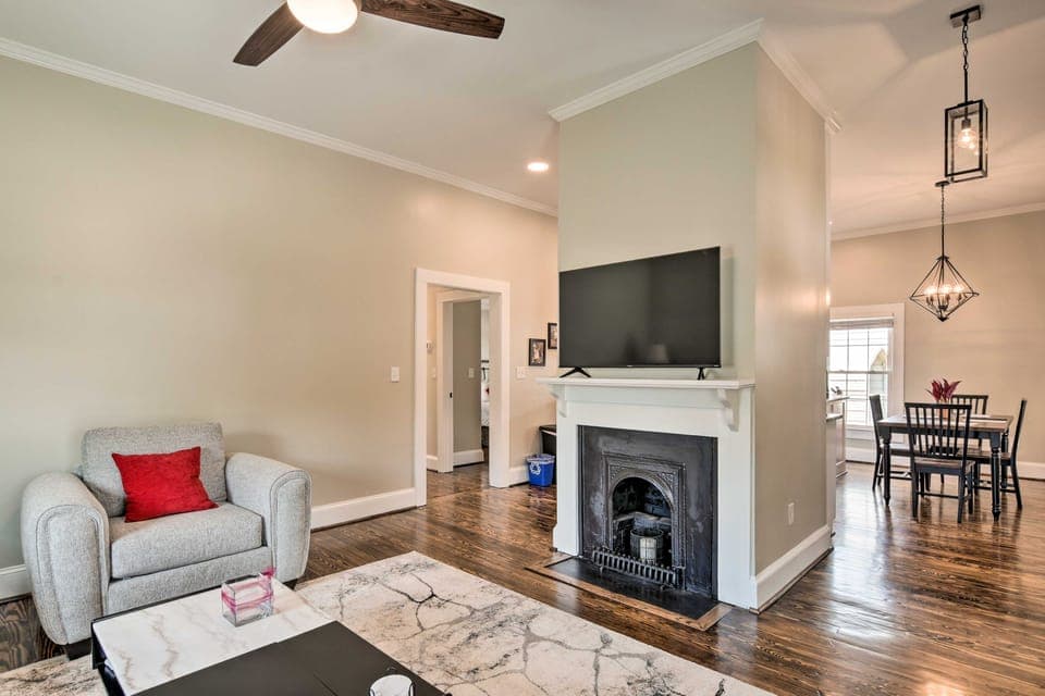 Ideally Located 'Penne Place' w/ Deck & Grill House in Greenville