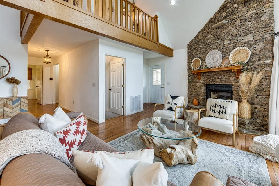 Bryson City Mtn Retreat w/ Hot Tub: 1 Dog Allowed House in Swain County