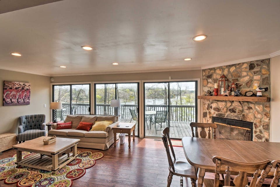 Lakefront Lavonia Cottage w/ 2-Story Dock! Cottage in Lake Hartwell