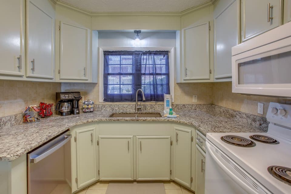 Charming Myrtle Beach Townhome: Walk to Beach Apartment in Myrtle Beach