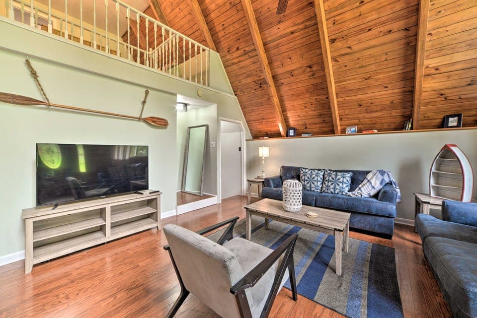 A-Frame Cabin w/ Hot Tub, Walk to Kentucky Lake! House in Lake Barkley