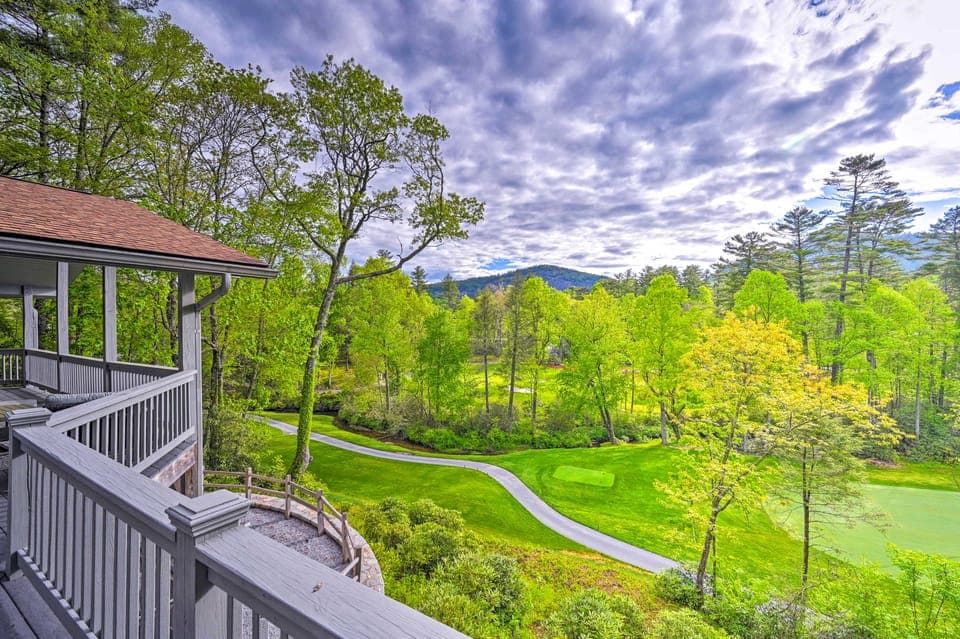 Cashiers Retreat w/ Fireplace & Mtn Views! House in Tennessee