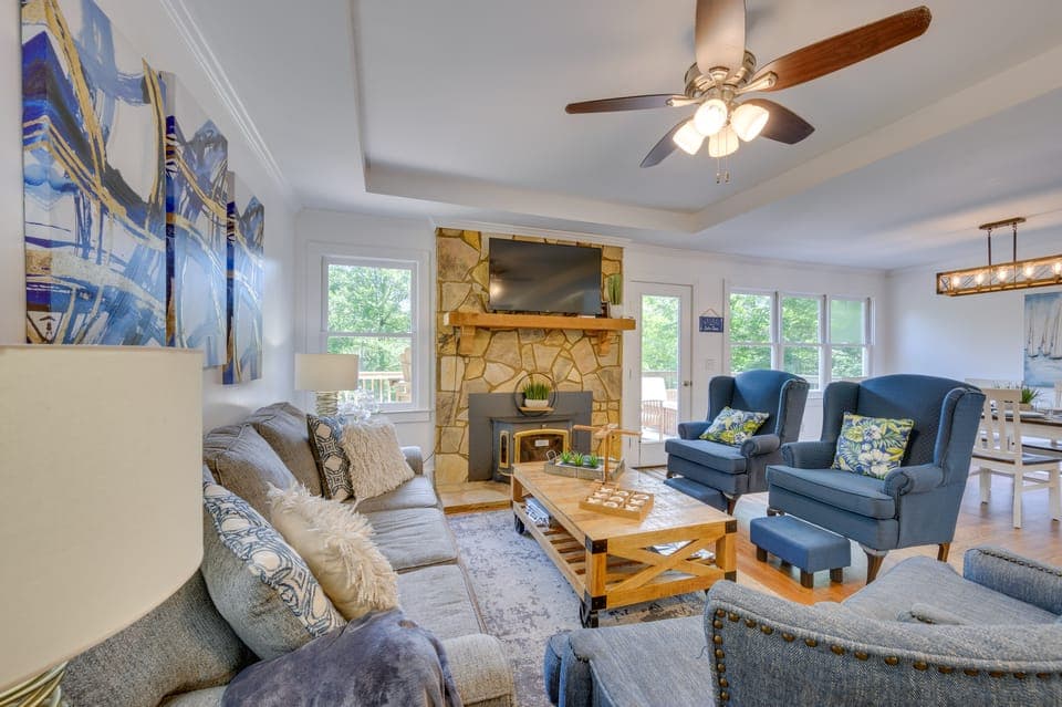 Waterfront Sparta Home w/ Game Room & Fire Pit! House in Lake Sinclair