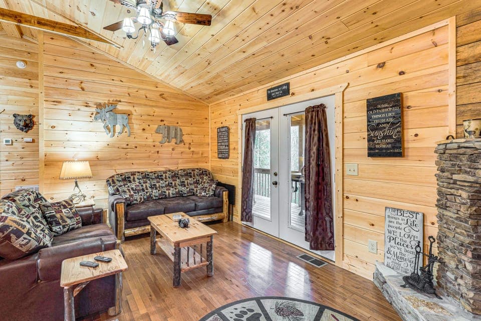 Fireside Gatherings: Smoky Mtn Cabin Hideaway! House in Tennessee
