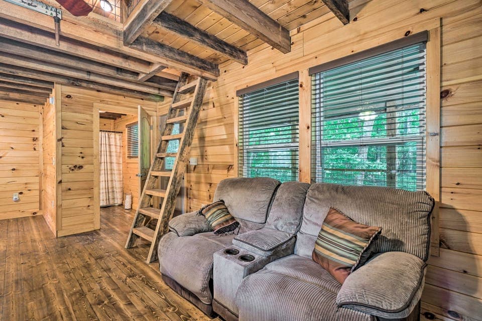 Peaceful Decatur Cabin w/ Grill & Fire Pit! House in Tennessee