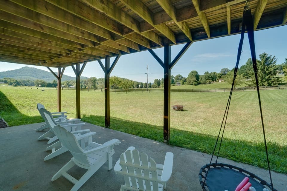 Beautiful Hiawassee Home w/ Mountain Views! House in Chatuge Lake