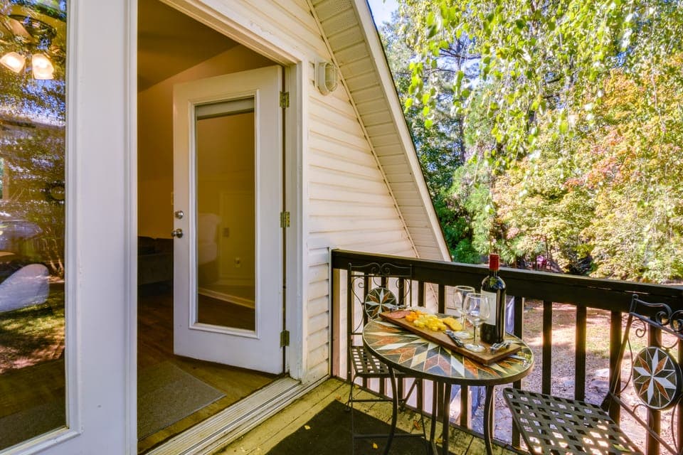 Wooded Cottage - 3 Mi to Clemson University Cottage in Clemson