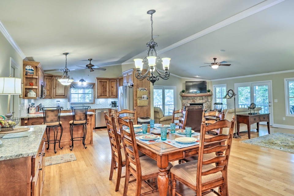 Lake Chatuge Retreat w/ Dock & Mtn Views! House in Tennessee