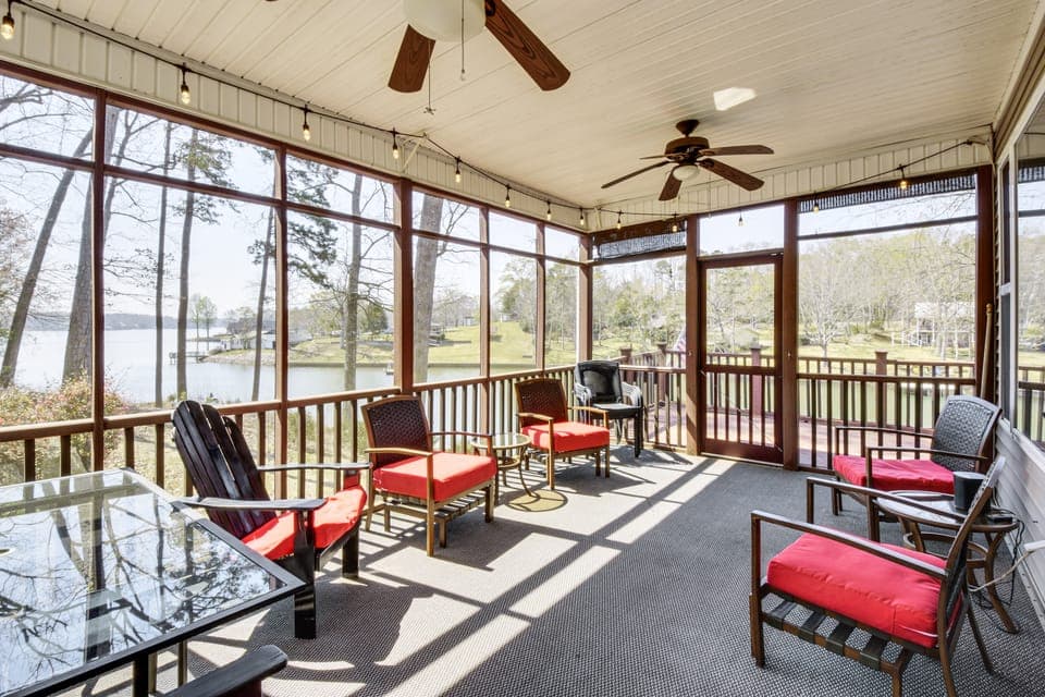 Waterfront Getaway w/ Fire Pit + Game Room! House in South Carolina