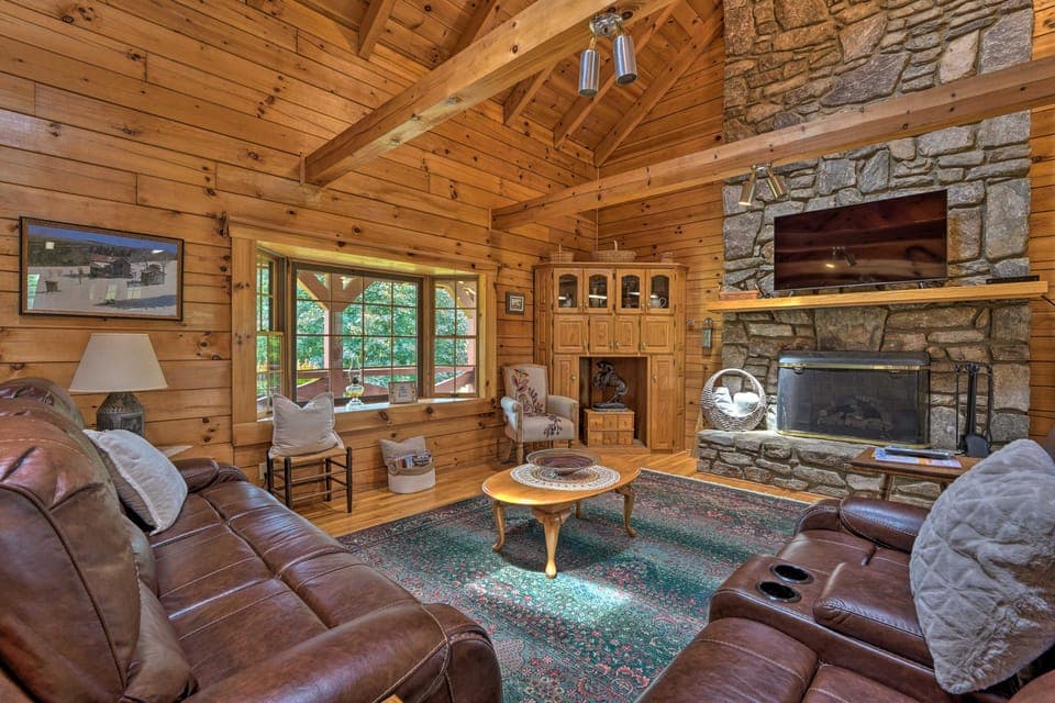 Pet-Friendly Canton Cabin w/ Porch + Grill! House in Buncombe County
