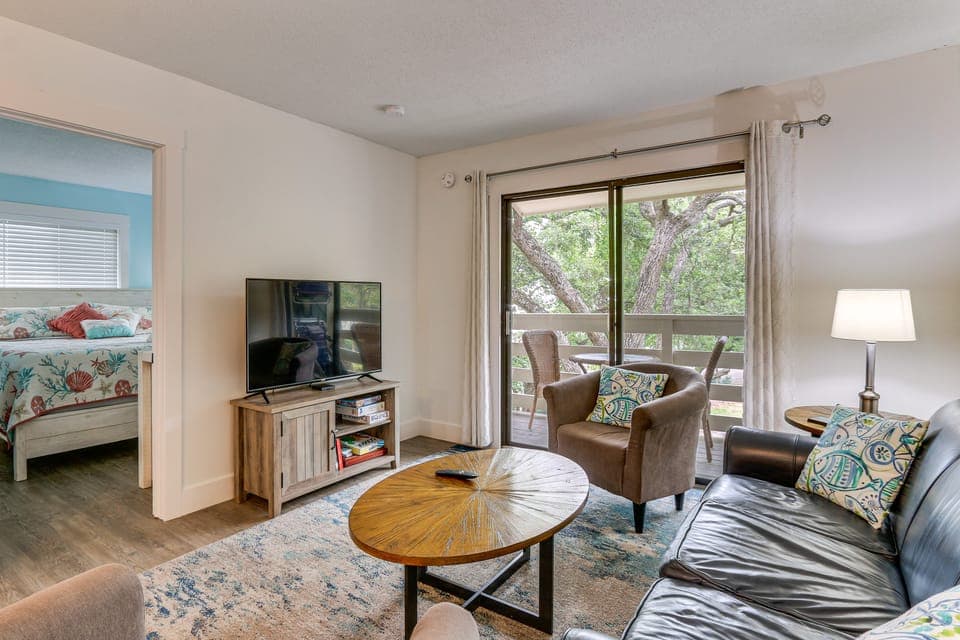 2 Blocks to Beach: Hilton Head Condo, Pool, Tennis Apartment in Hilton Head Island