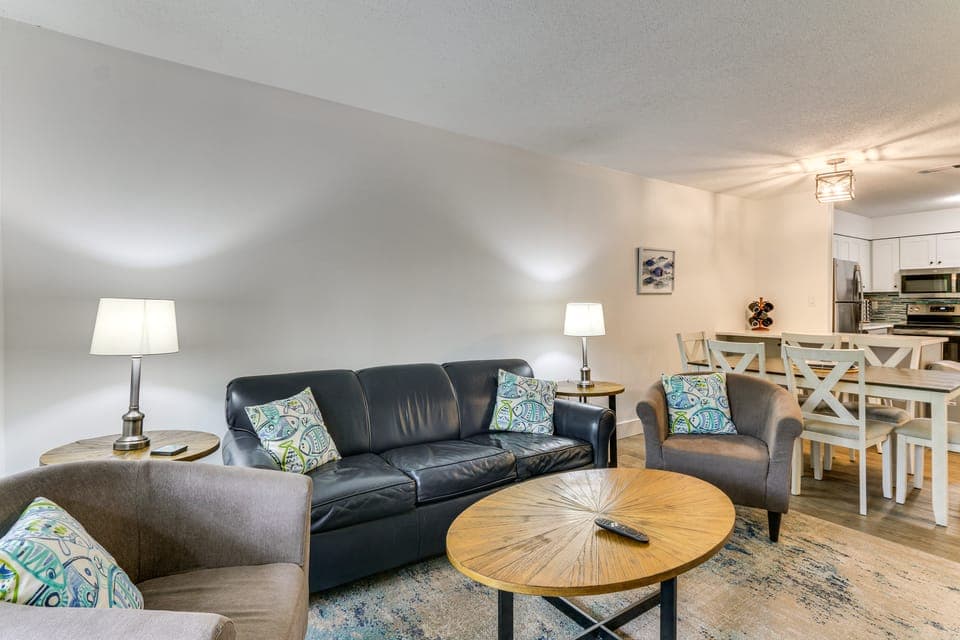 2 Blocks to Beach: Hilton Head Condo, Pool, Tennis Apartment in Hilton Head Island