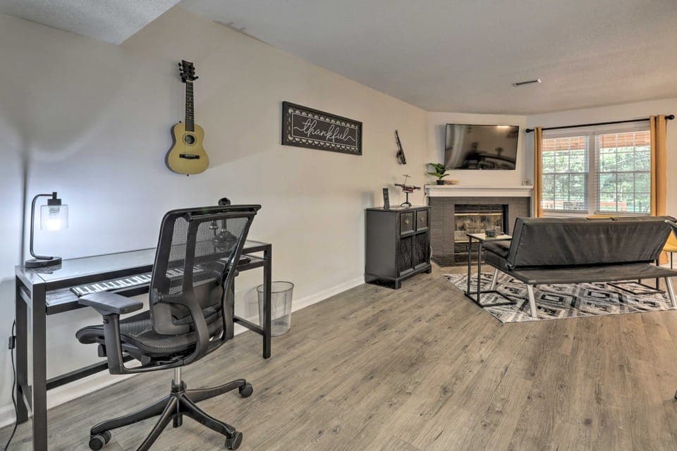 Modern Nashville Townhome: Large Yard & Deck! Apartment in La Vergne