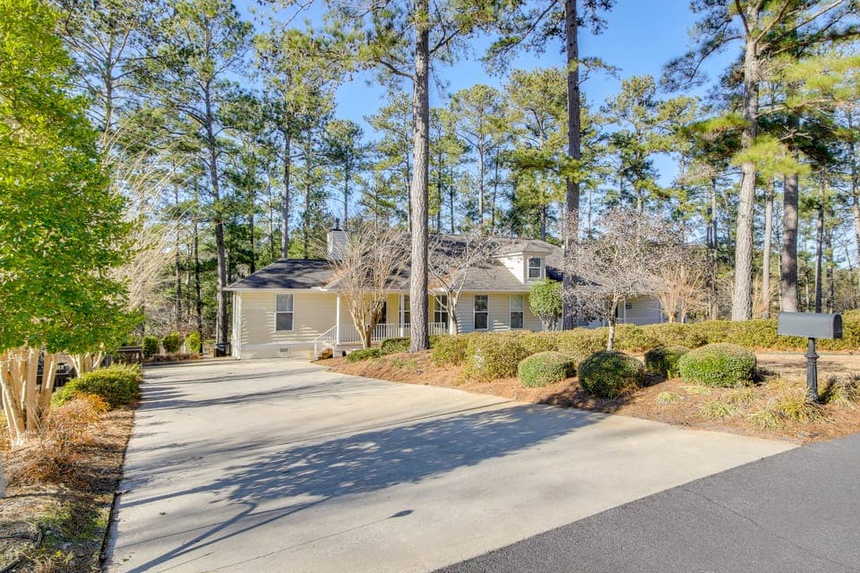 Lakefront McCormick Gem: Deck & Golf Course Views Apartment in Clarks Hill Lake