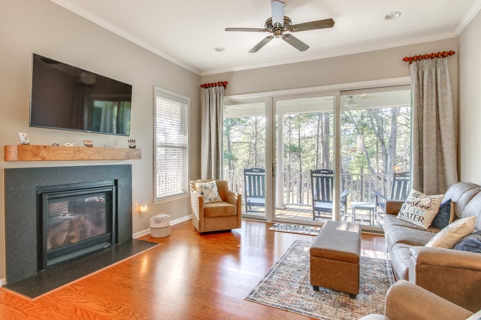 Lakefront McCormick Gem: Deck & Golf Course Views Apartment in Clarks Hill Lake