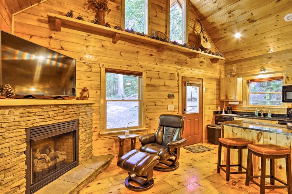 Charming Murphy Cabin w/ Porch - Near Hiking! House in Tennessee