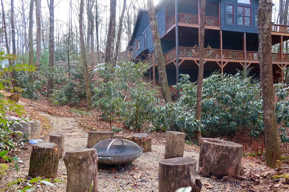 Secluded Sapphire Chalet w/ Game Room + Decks House in Tennessee