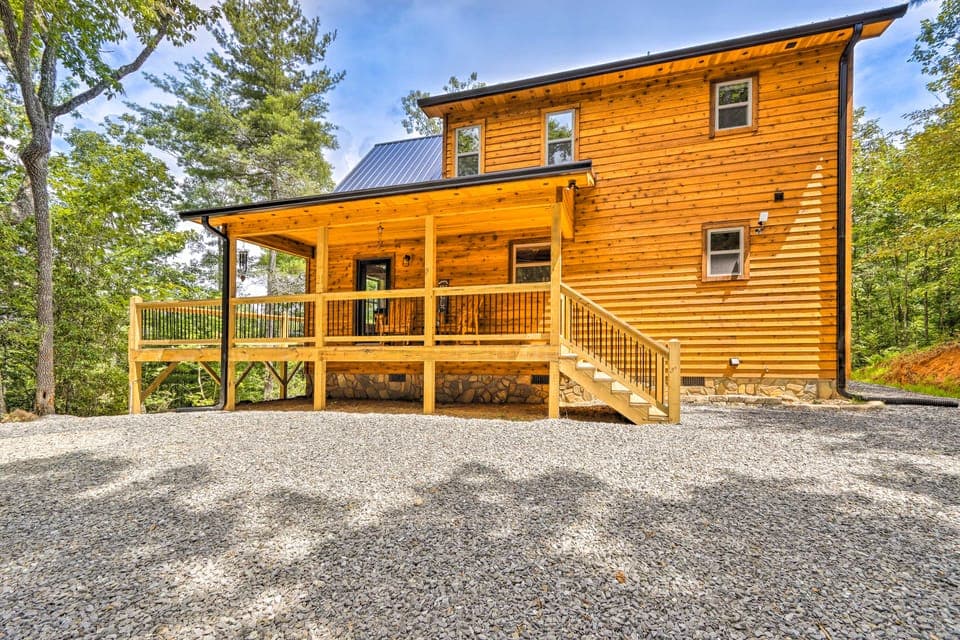 Murphy Mtn Retreat: Wraparound Deck & Hot Tub House in Tennessee