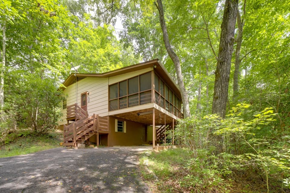 Smoky Mtn Hideaway: Screened Porch & Fire Pit House in Tennessee