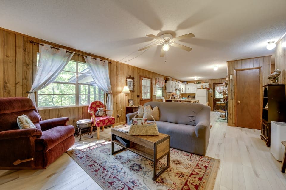 Smoky Mtn Hideaway: Screened Porch & Fire Pit House in Tennessee