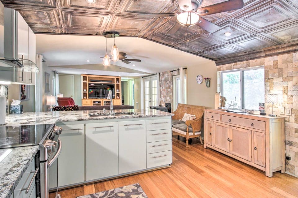 Cheery Swansea Home on Calmont Pond w/ Dock! House in South Carolina