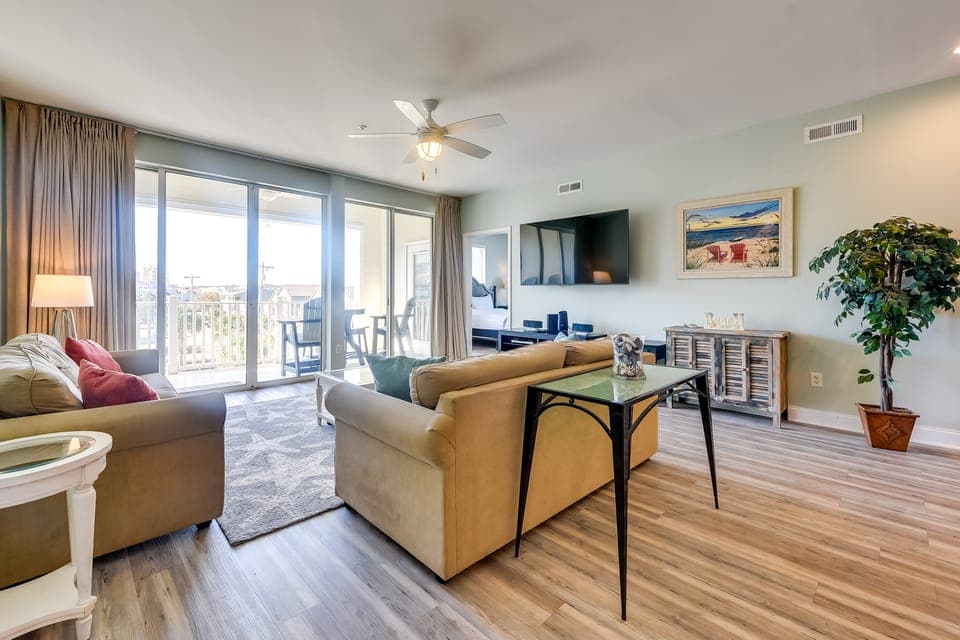 Walk to Shore: Roomy Condo in North Myrtle Beach! Apartment in North Myrtle Beach