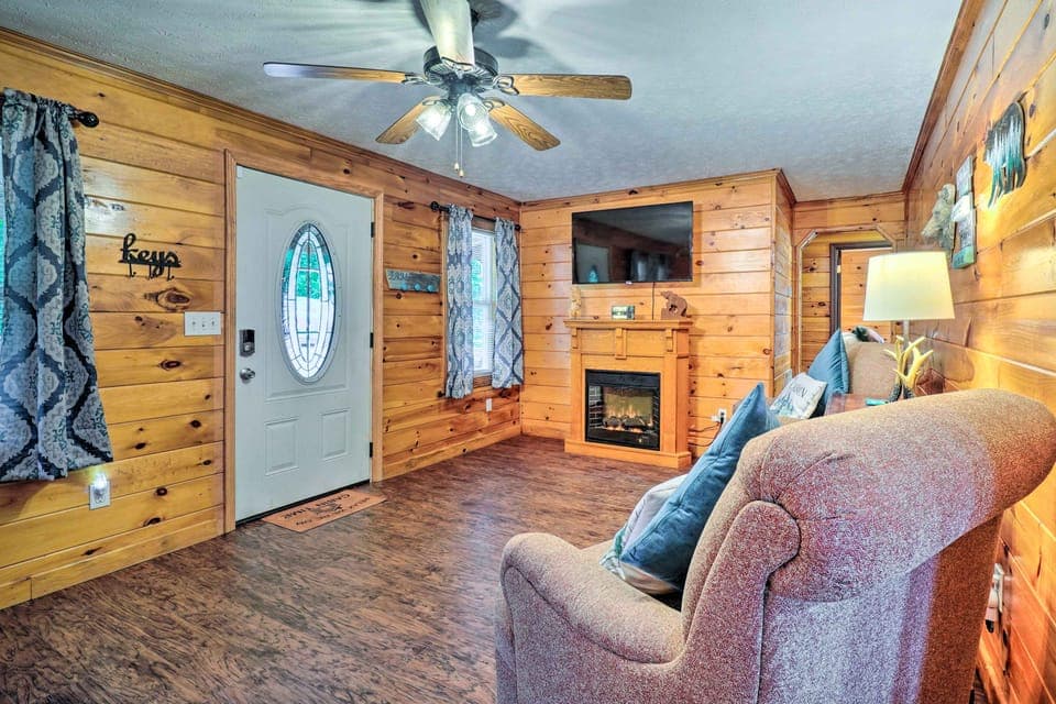 Charming Jamestown Cabin w/ Large Backyard! House in Tennessee