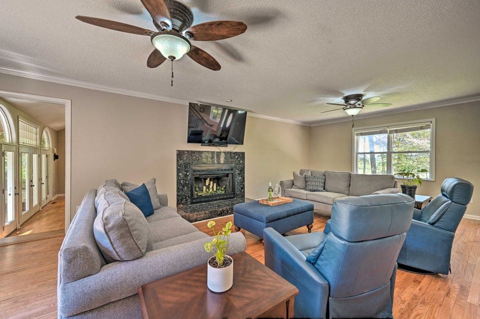 2 Mi to Clemson: Central Villa w/ Deck, Near Lakes Villa in Clemson