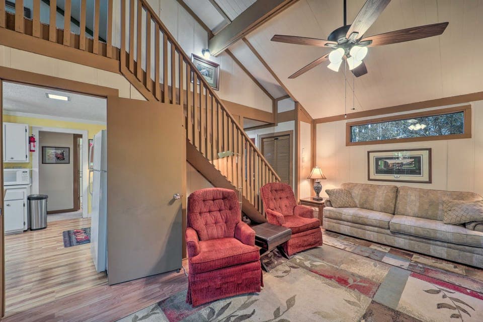 Ski Resort Cabin w/ Deck in Beech Mountain! House in Beech Mountain
