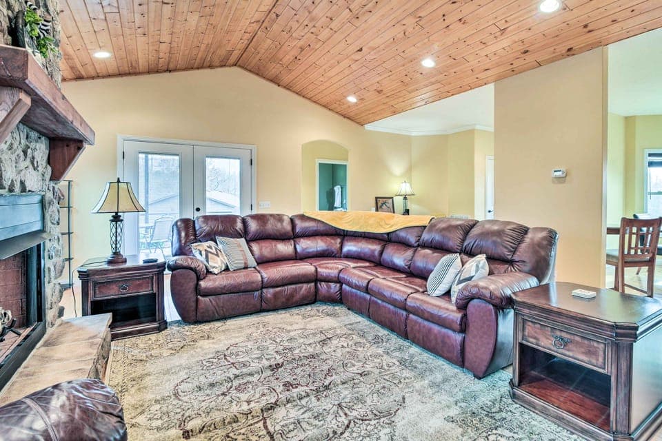 King Suite Haven Near Dale Hollow Lake & Boat Slip House in Tennessee