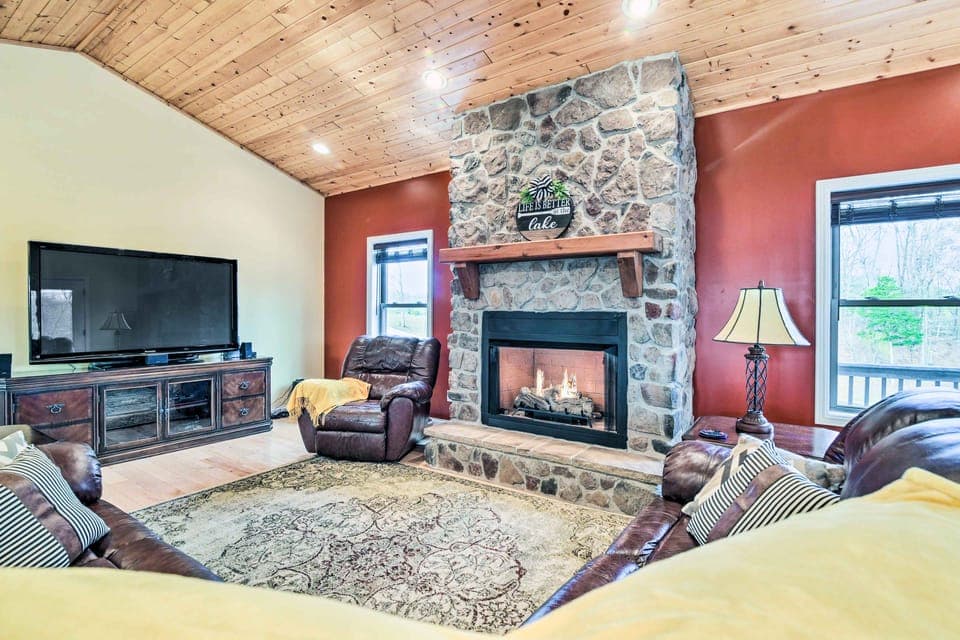 King Suite Haven Near Dale Hollow Lake & Boat Slip House in Tennessee