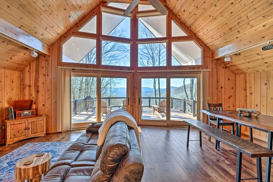 Spacious Franklin Cabin w/ Mountain Views! House in Tennessee