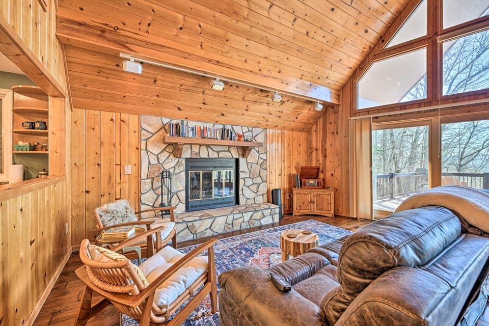 Spacious Franklin Cabin w/ Mountain Views! House in Tennessee