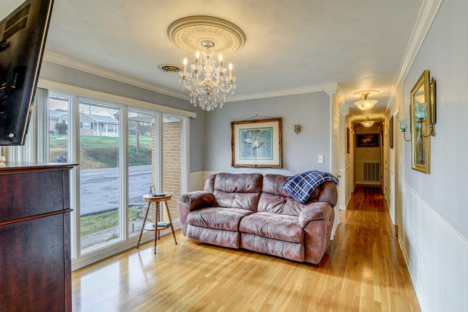Bristol Retreat w/ Creek Access: 2 Mi to Dtwn House in Bristol