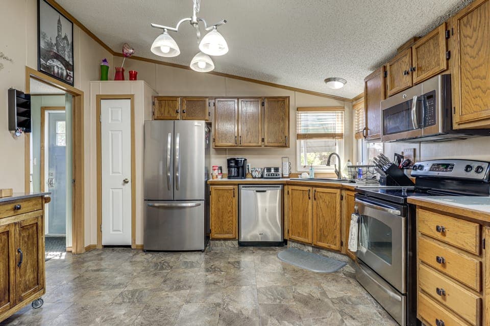 Sevierville Home: Lookout Deck, 10 Mi to Dollywood House in Sevier County