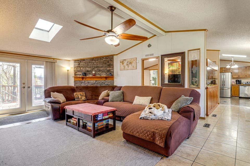 Sevierville Home: Lookout Deck, 10 Mi to Dollywood House in Sevier County