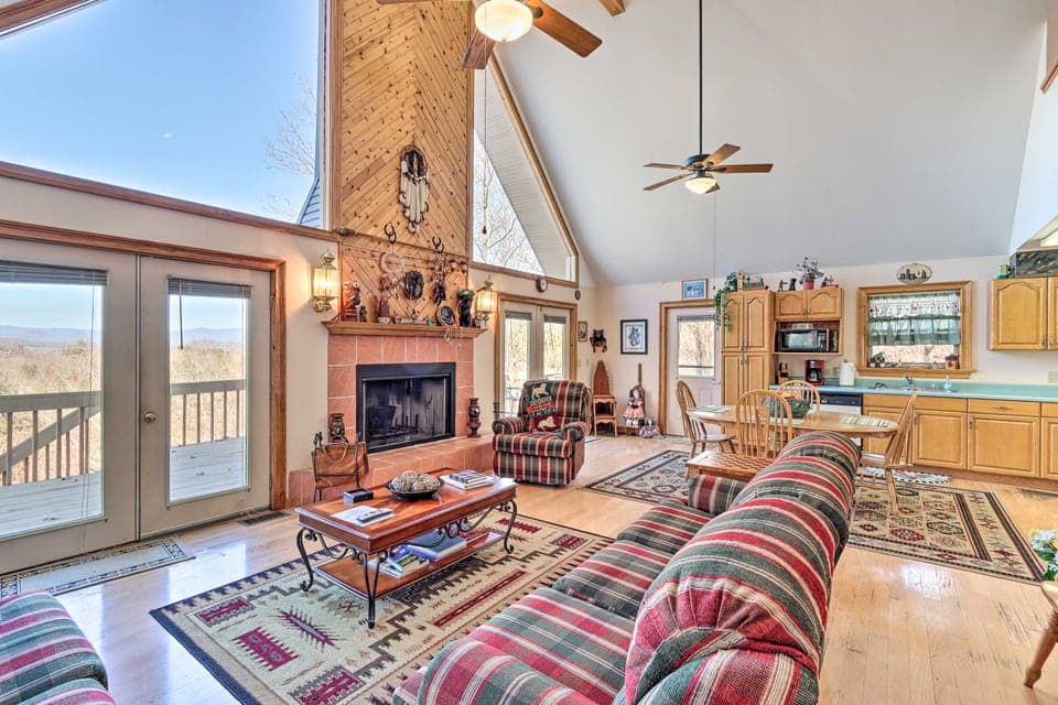 Family-Friendly Murphy Cabin w/ Deck & Fire Pit! House in Tennessee