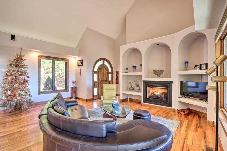 Expansive Murphy Retreat w/ Mountain Views! House in Tennessee